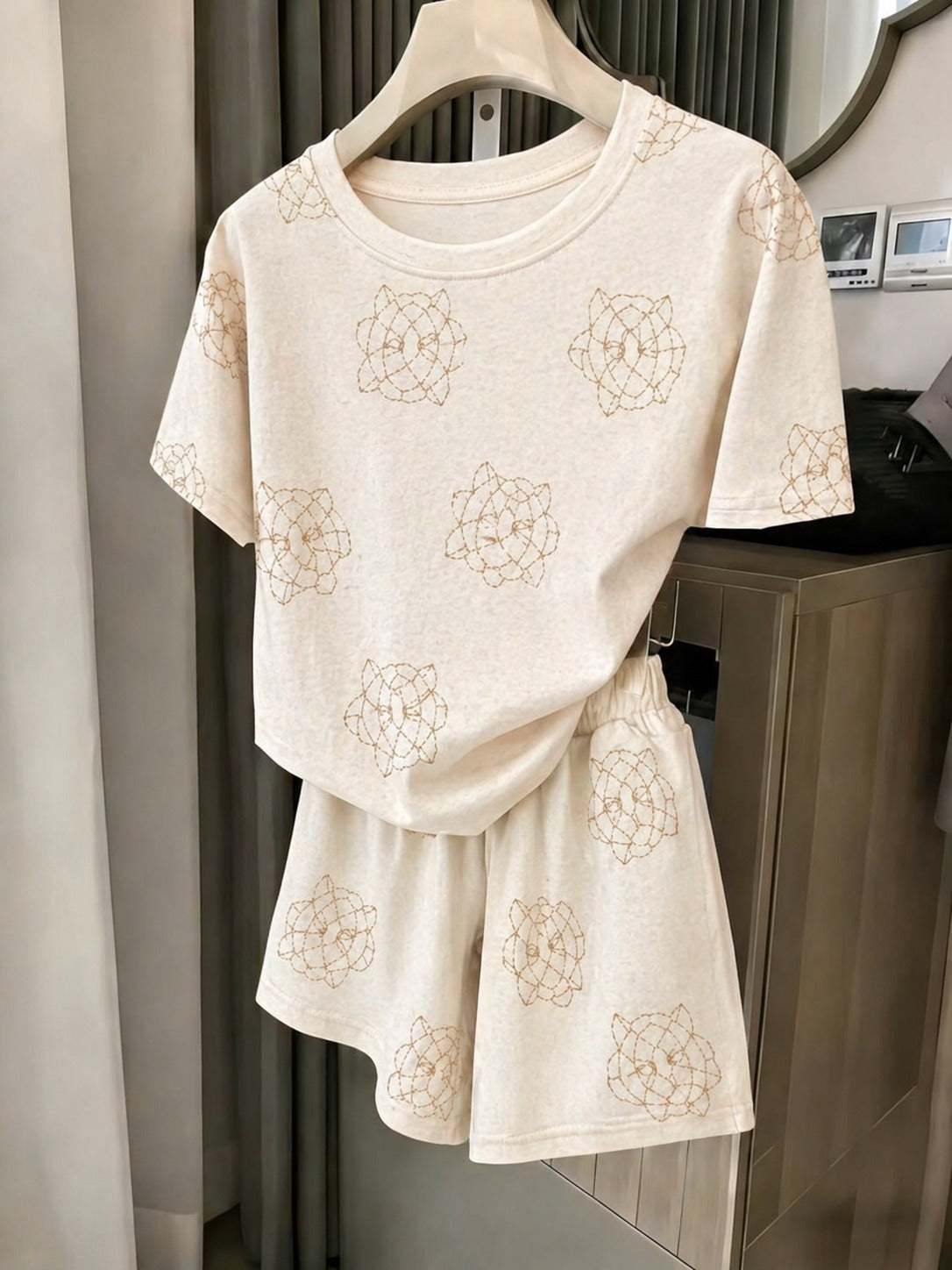 Exclusive Baby printed Tee and pant set
